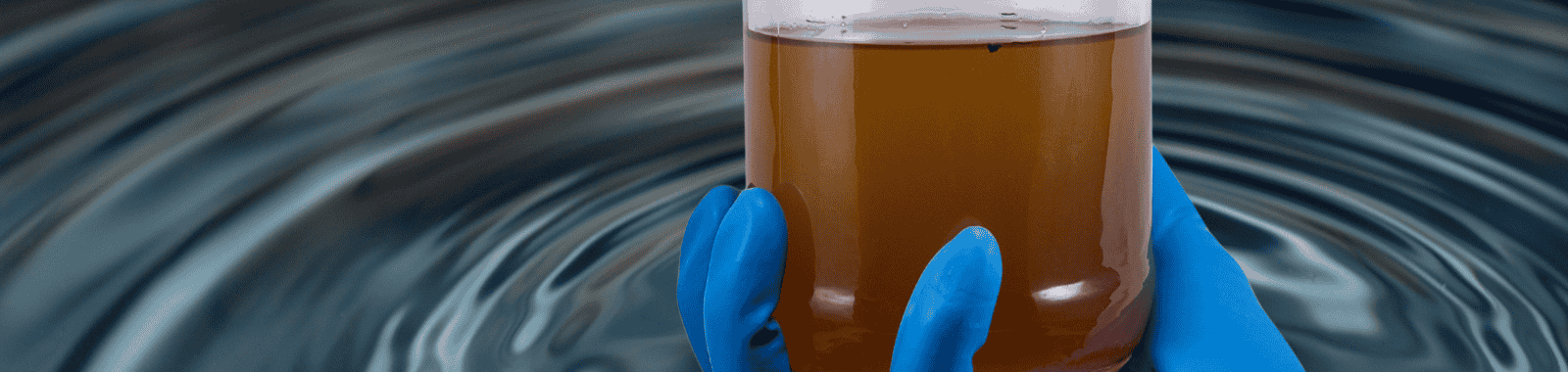 Laboratory analysing water samples for TSS and TDS using gravimetric methods